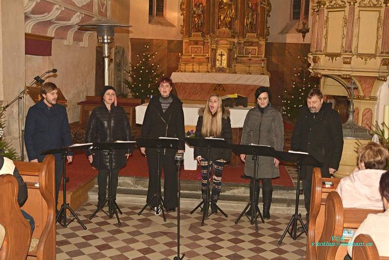 Singtet uzavřel adventní program na Poběžovicku.