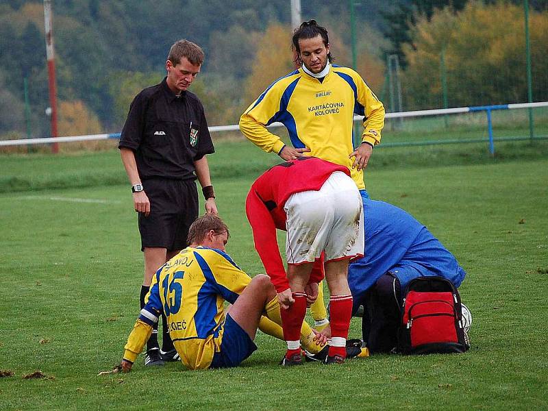 Z fotbalového utkání Slavoje Koloveč se Slavií Vejprnice.