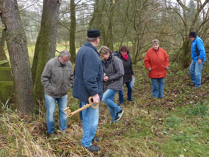 Ze zamykání trhanovské studánky.