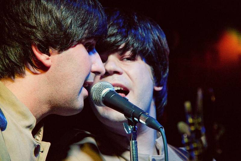 The Backwards - The Beatles revival v domažlickém klubu Death Magnetic.