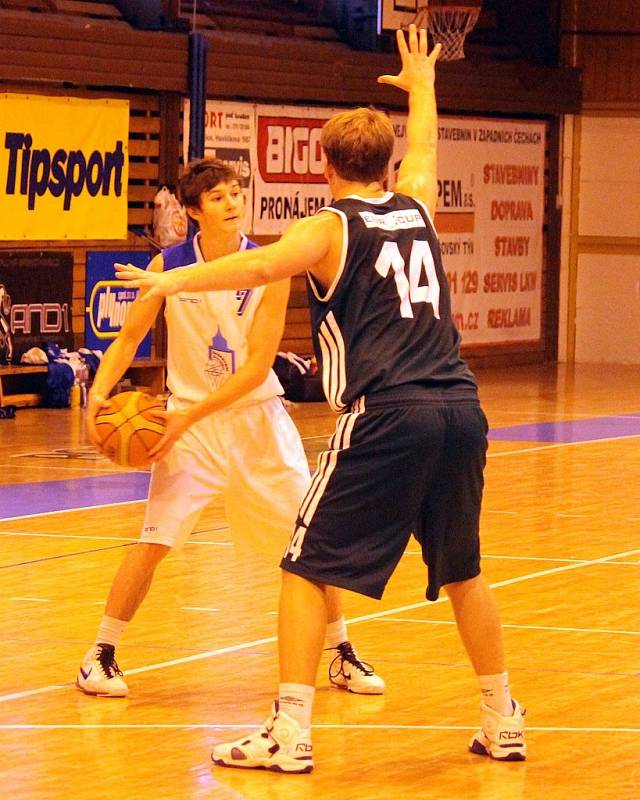 Z utkání basketbalistů Jiskry Domažlice s ČZU Praha.