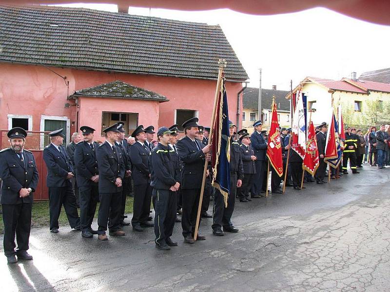 Martinská pouť v Nevolicích - svěcení praporu.