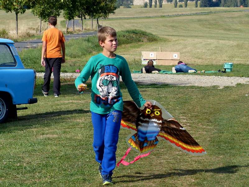 Modeláři připravili pro děti nejen ohlášenou drakiádu, ale i další zábavu.