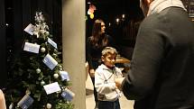 Na děti kromě dárků čekalo občerstvení a malá pozornost v podobě vánočních perníčků.