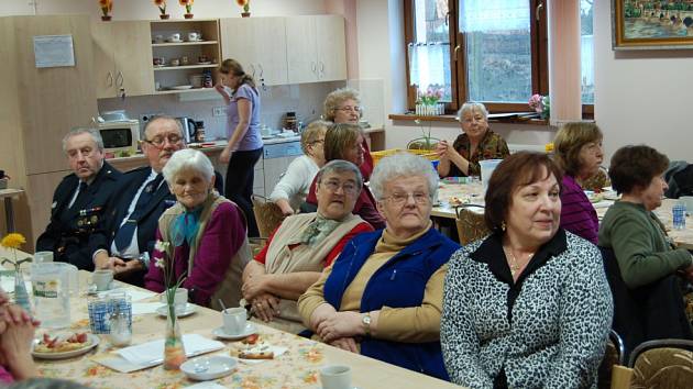 STŘEDEČNÍ SETKÁNÍ zástupců seniorských organizací z Domažlic hostilo Městské centrum sociálních služeb.