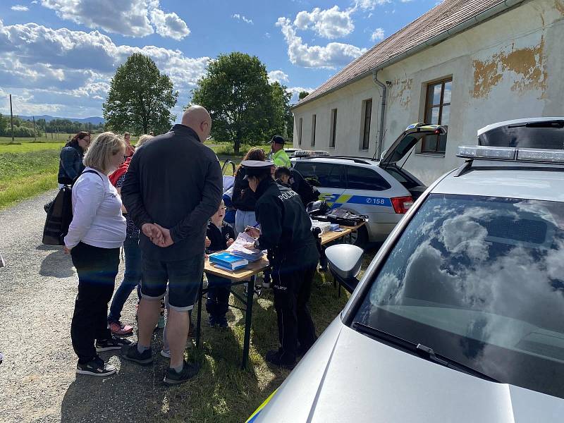 Policisté předvedli výstroj a výzbroj, ale také ukázky policejní činnosti.