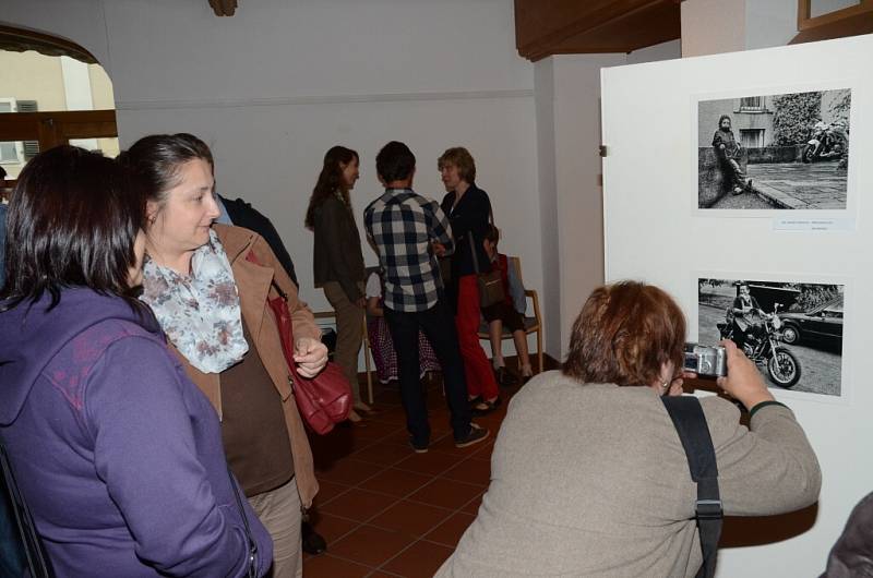 Ze zahájení výstavy domažlického Fotoklubu ve Furthu im Wald.