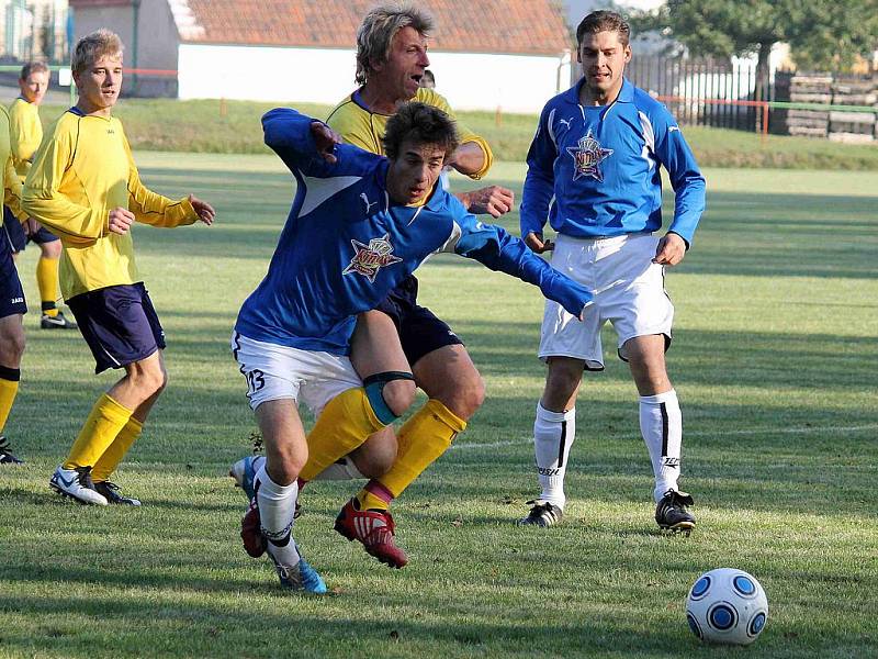 Z utkání fotbalistů Sokola Krchleby a TJ Rozvadov.