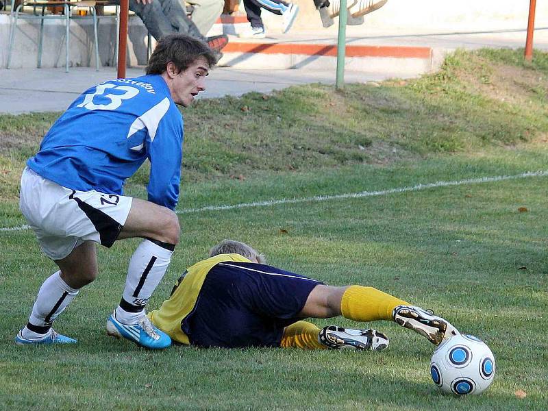 Z utkání fotbalistů Sokola Krchleby a TJ Rozvadov.