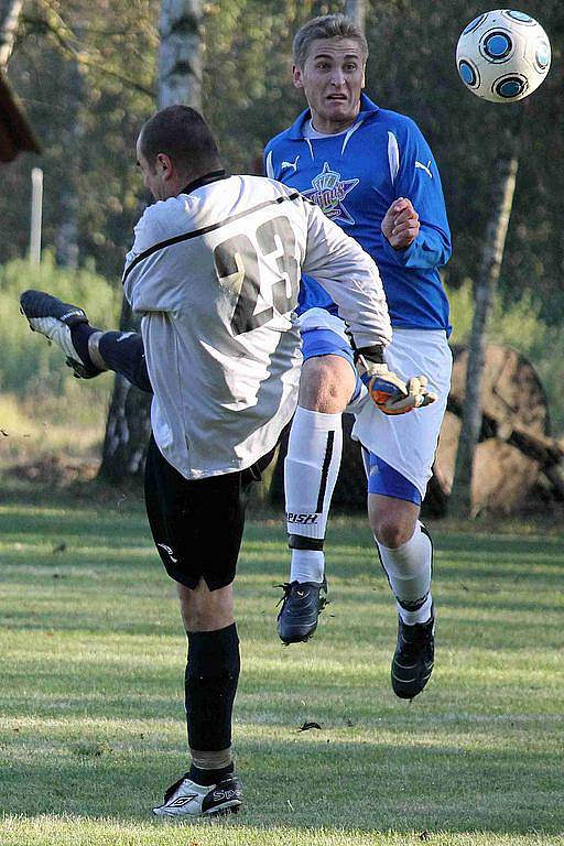 Z utkání fotbalistů Sokola Krchleby a TJ Rozvadov.