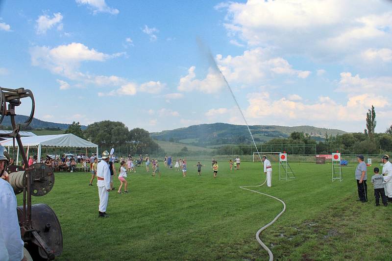 Z oslav 120 let od založení sboru dobrovolných hasičů v Chodské Lhotě.