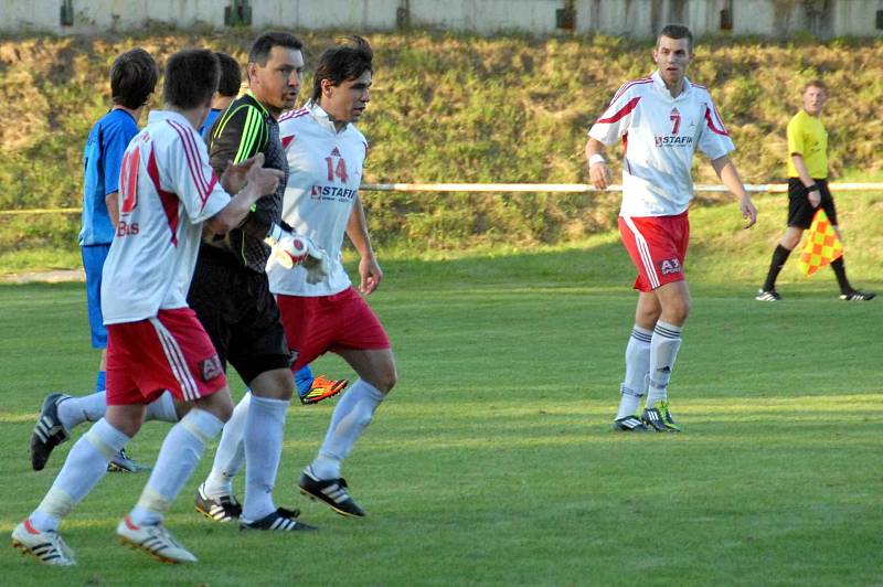 Z utkání fotbalistů FK Holýšov A a FK Horažďovice. 