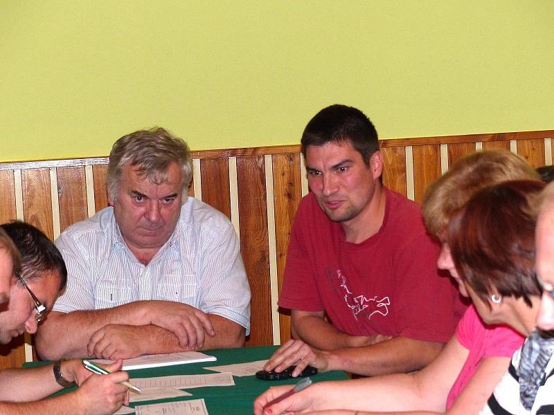 FRANTIŠKA FRIŠE (vlevo) nahradil po 16 letech na postu starosty Postřekova Jan Kreuz.