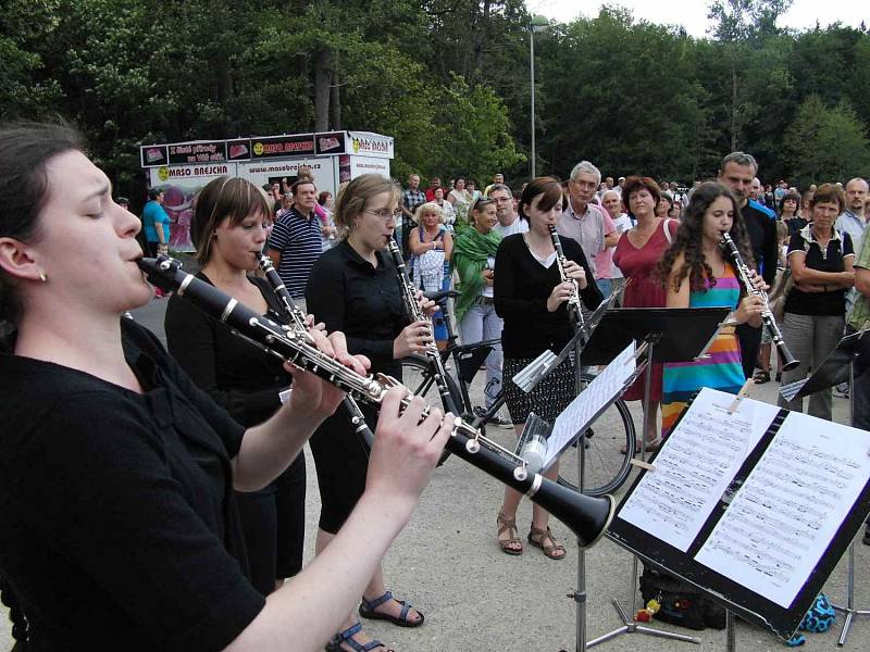 Koncert na vodě se vydařil.