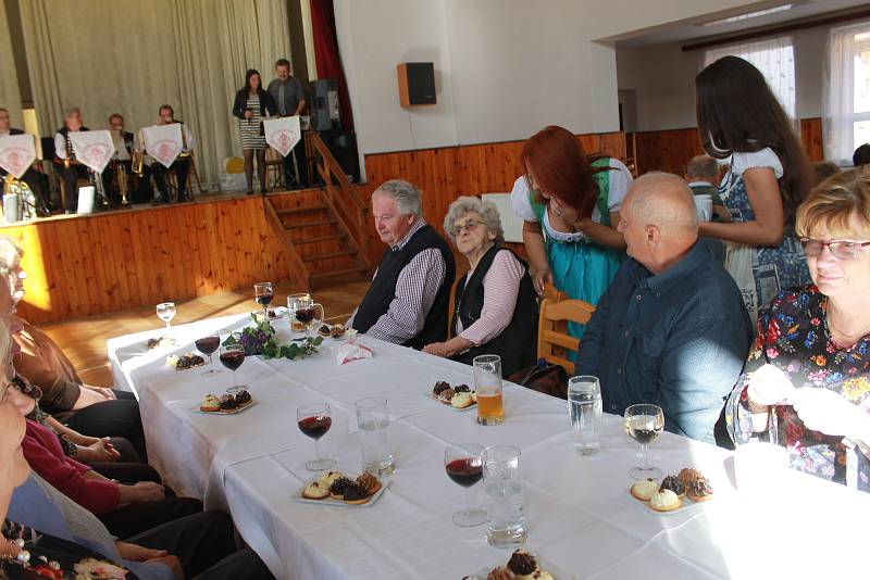 Dvacátý ročník setkání seniorů v Zahořanech.