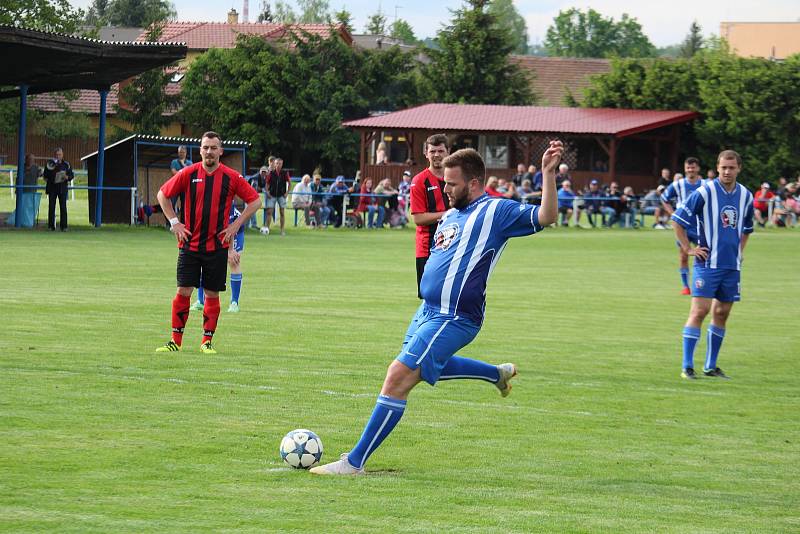 Staňkovští fotbalisté zdolali hokejisty Plzně 4:2.