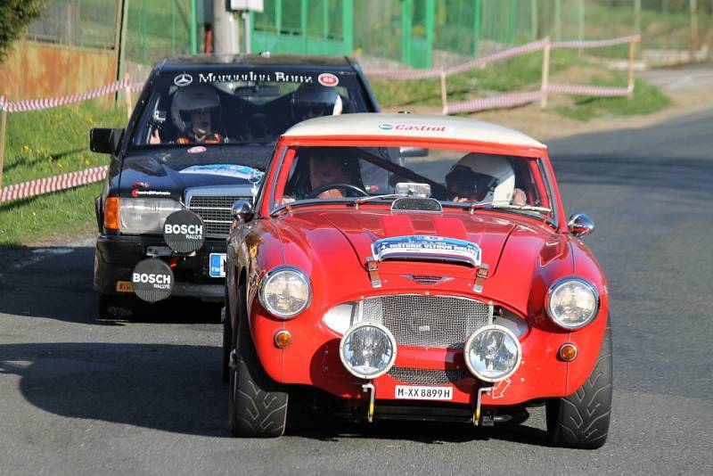 Cíl jedné rychlostní zkoušky byl opět na Hájovně u Kdyně. A vozy WRC přilákaly mnohem víc diváků než v předešlých letech. Auta diváků stála až do staré Kdyně.