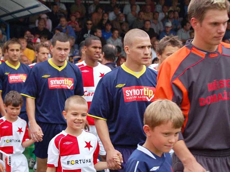 pro malé domažlické fotbalisty byl doprovod hráčů na tento zápas velkou událostí. 