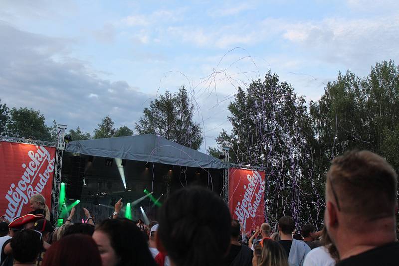 Chodrockfest 2019, druhý den. Nejvíce zazářila kapela Trautenberk.