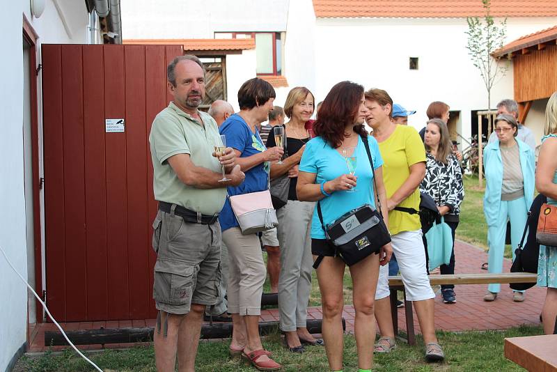 Křest knihy se uskutečnil v Domě dějin Holýšovska.