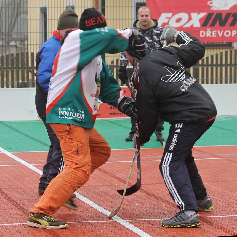 Třetí ročník hokejového Bendy Cupu v Rybníku o putovní pohár starosty obce.