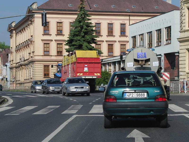 Sledovali jsme v regionu silnice a protestní jízdu zemědělců.