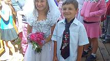 Školáci z Meclova si vyzkoušeli svatbu nanečisto.
