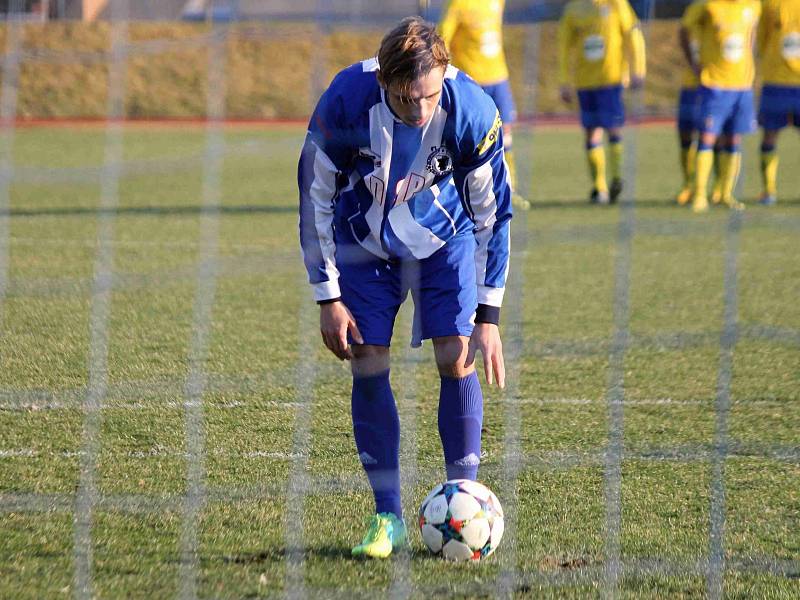 Z utkání Jiskry Domažlice s SK Benešov.