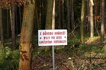 Upozornění na fotopasti v lese mezi drahotínským a poběžovickým katastrem funguje.