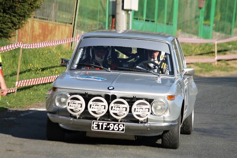 Cíl jedné rychlostní zkoušky byl opět na Hájovně u Kdyně. A vozy WRC přilákaly mnohem víc diváků než v předešlých letech. Auta diváků stála až do staré Kdyně.