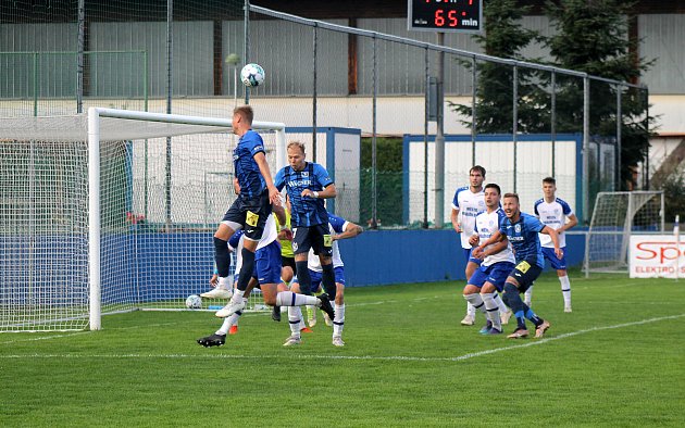 FORTUNA ČFL, 1. kolo: FK Králův Dvůr - TJ Jiskra Domažlice (na snímku fotbalisté v modrých dresech) 1:2 (0:0).