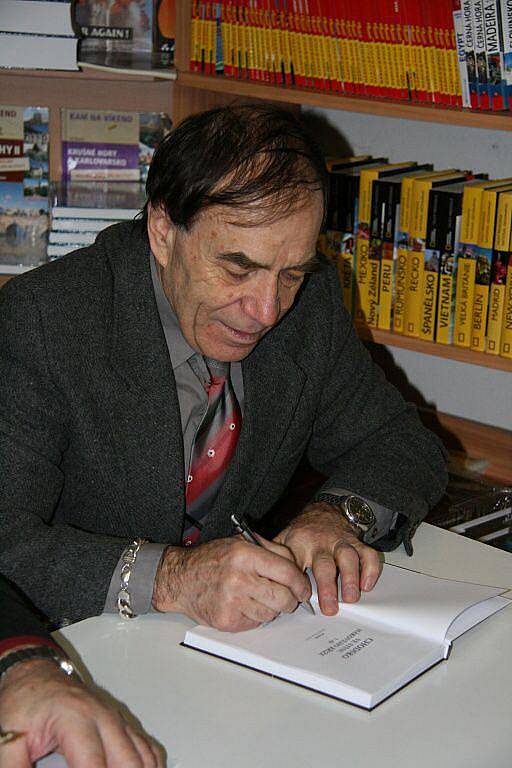 Autogramiáda Bohuslava Balcara v knihkupectví V Alejích.