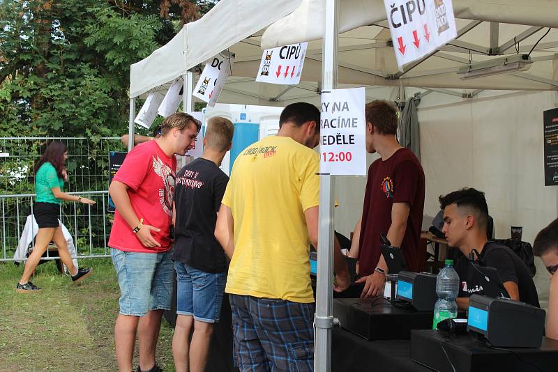 Chodrockfest 2019, druhý den. Nejvíce zazářila kapela Trautenberk.