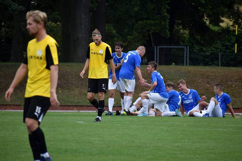 3. kolo FORTUNA divize A: TJ Jiskra Domažlice B (na snímku fotbalisté v modrých dresech) - TJ Sokol Lom (žlutí) 5:3 (1:2).