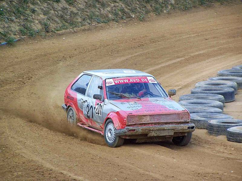 Fotogalerie z předposledního rallyekrosového závodu na domažlické trati.