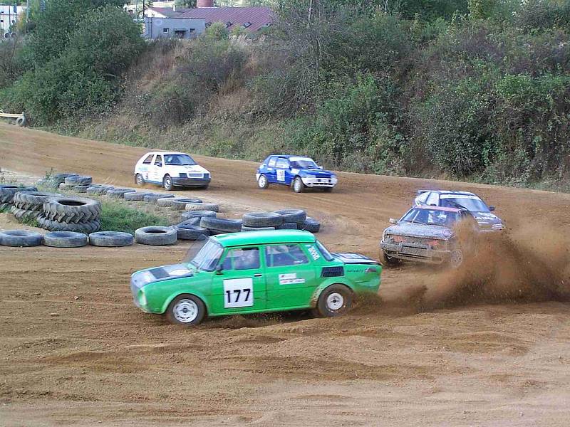 Fotogalerie z předposledního rallyekrosového závodu na domažlické trati.