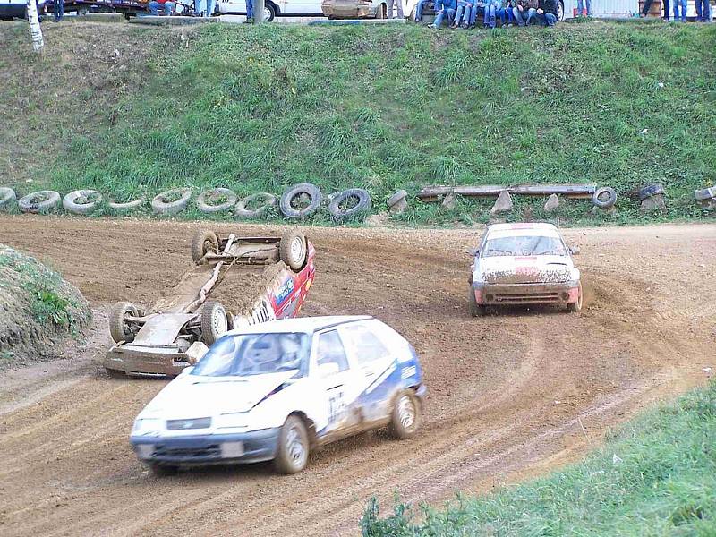 Fotogalerie z předposledního rallyekrosového závodu na domažlické trati.