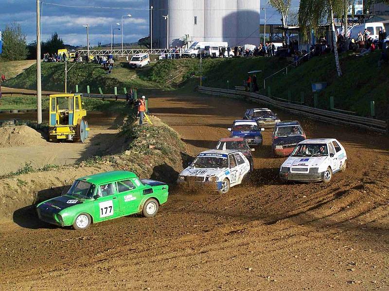 Fotogalerie z předposledního rallyekrosového závodu na domažlické trati.