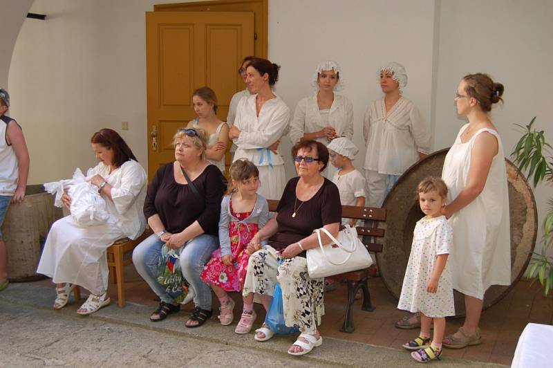 V Muzeu Chodska byla zahájena výstava Lehněte si, ať nám nevynesete spaní.