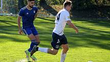 13. kolo FORTUNA ČFL, skupina A: FK Motorlet Praha (modří) - TJ Jiskra Domažlice (hráči v bílých dresech) 1:1 (1:1).