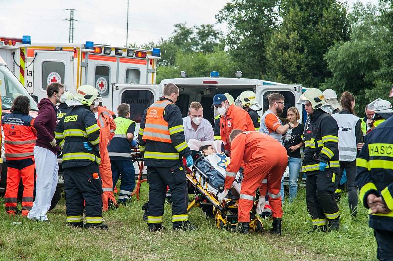 U obce Milavče mezi Domažlicemi a Blížejovem se ve středu ráno srazily dva vlaky. Tři lidé nehodu nepřežili.