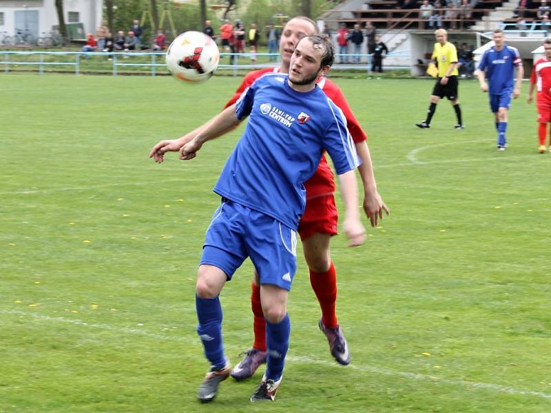 Z utkání fotbalistů Postřekova s Chodovou Planou.