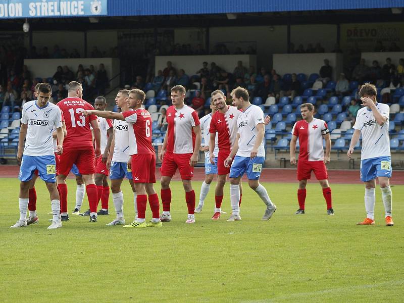 6. kolo FORTUNA ČFL A: TJ Jiskra Domažlice (na snímku fotbalisté v bílých dresech) - FC Slavia Karlovy Vary 2:2 (2:1).