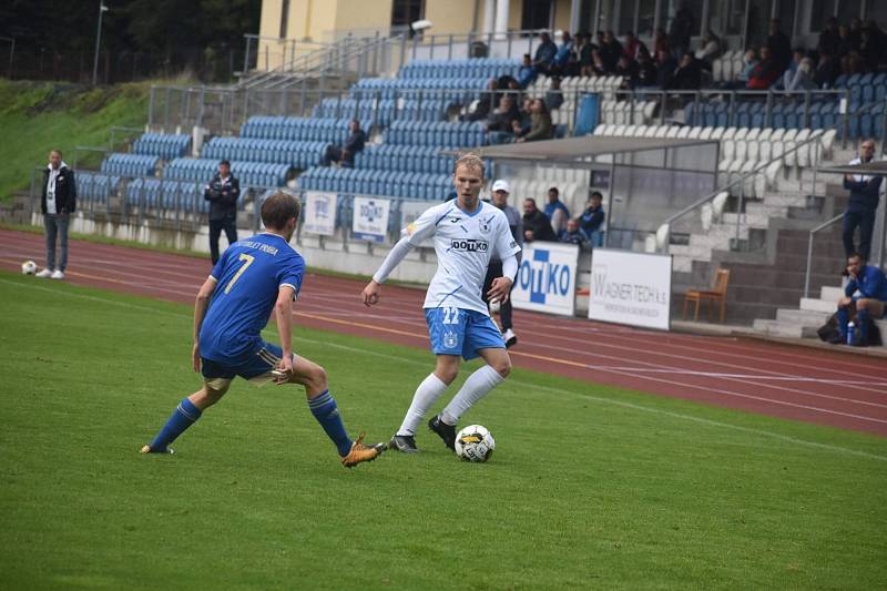 Fotbalisté Jiskry Domažlice remizovali v sobotu doma s pražským Motorletem 2:2, oba góly soupeře dal slovenský internacionál Miroslav Stoch (č. 10).