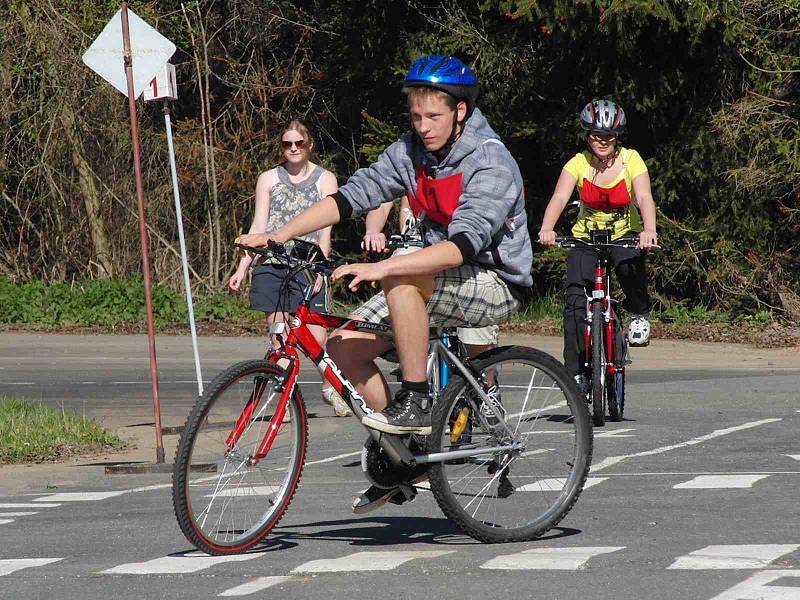 Okresní kolo dopravní soutěže mladých cyklistů.