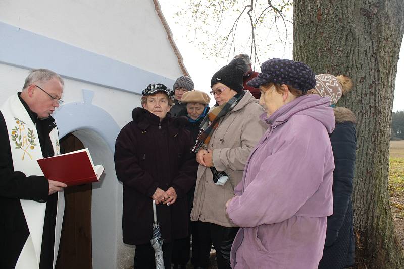 V Božkovech opravili kapli Svaté Trojice za téměř 300.000,- Kč.