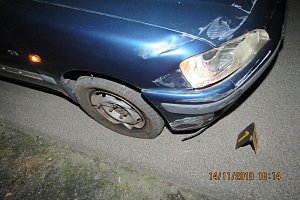 Poškodila si vozidlo a poničila značku. Celková škoda byla vyčíslena na 15 tisíc korun.