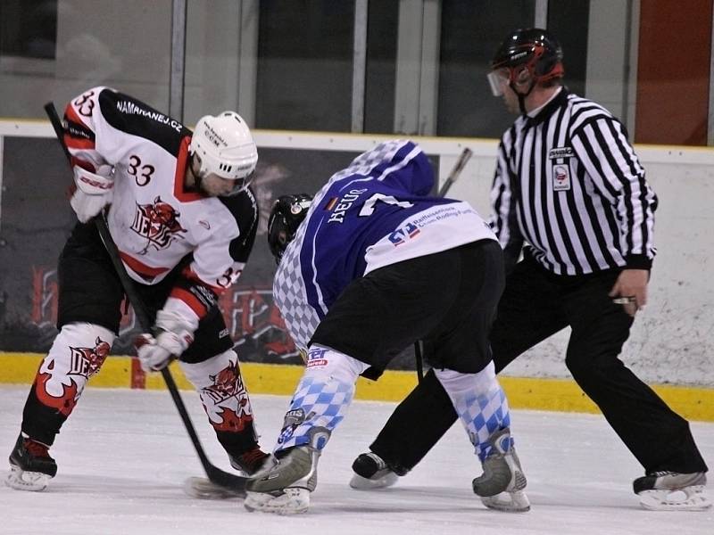 Ve šlágru 9. kola Domažlické NHL na sebe narazily dva dosud neporažené týmy, domažličtí AHC Devils a Ice Barons Waldmünchen.