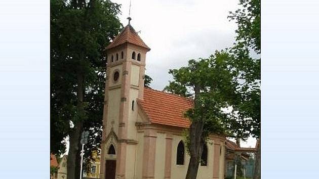 KOSTELÍK V JIVJANECH. Pseudorománská stavba je z roku 1928.