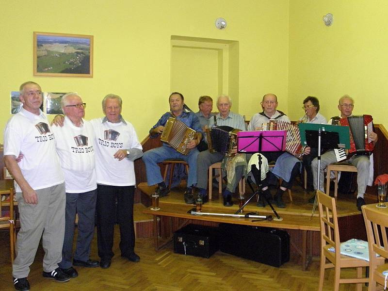 Harmoniky vyhrávaly v sobotu odpoledne v sále v Pelechách.